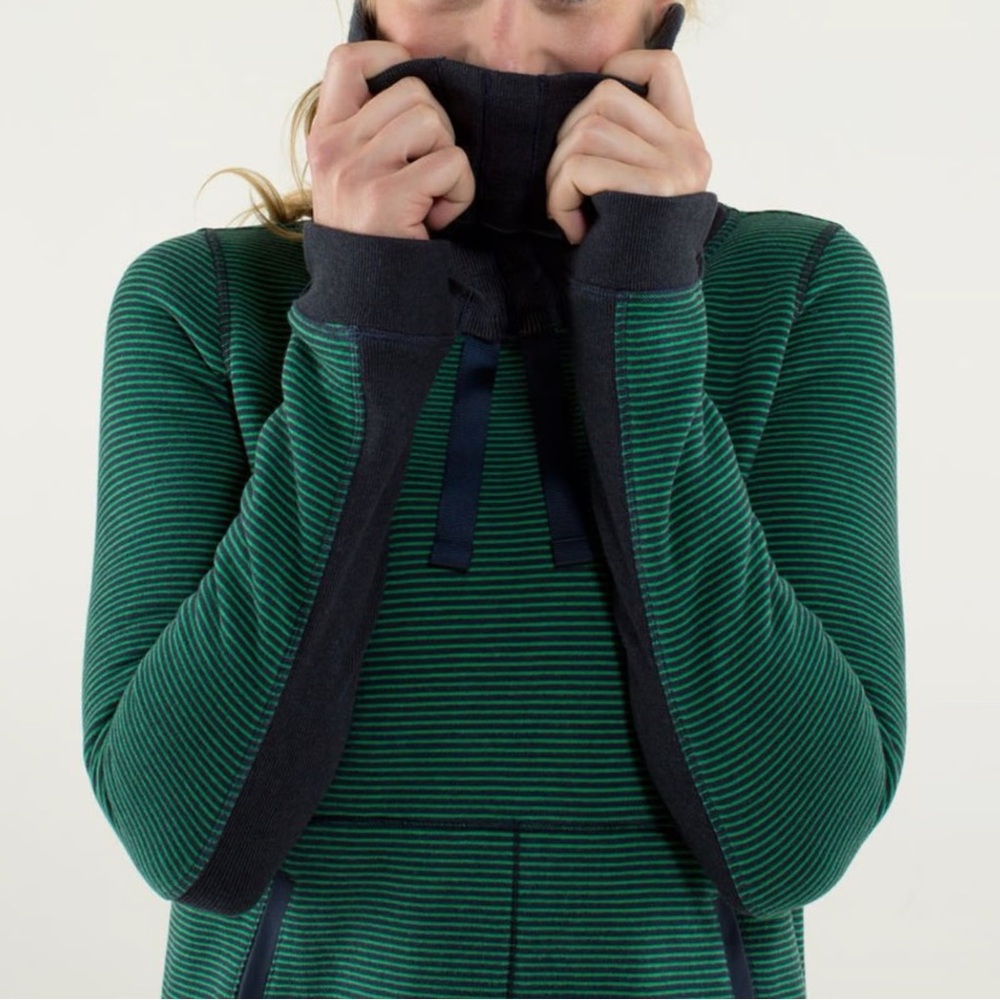 lululemon athletica Avenue Green and Black Cowl Neck Pullover - Size 6